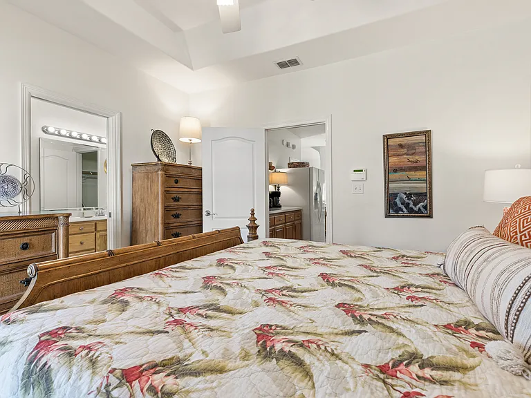 124 E Acapulco St #B — Photo 18
