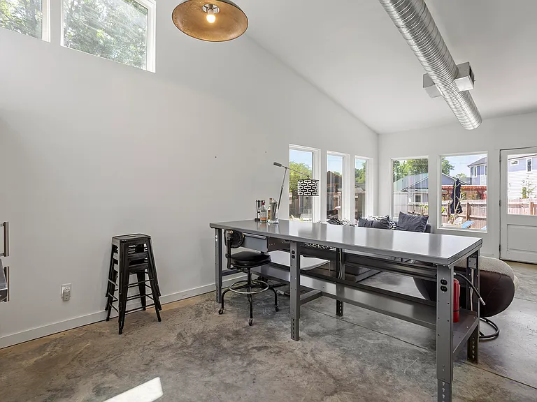 545 E Lenoir St — Photo 1