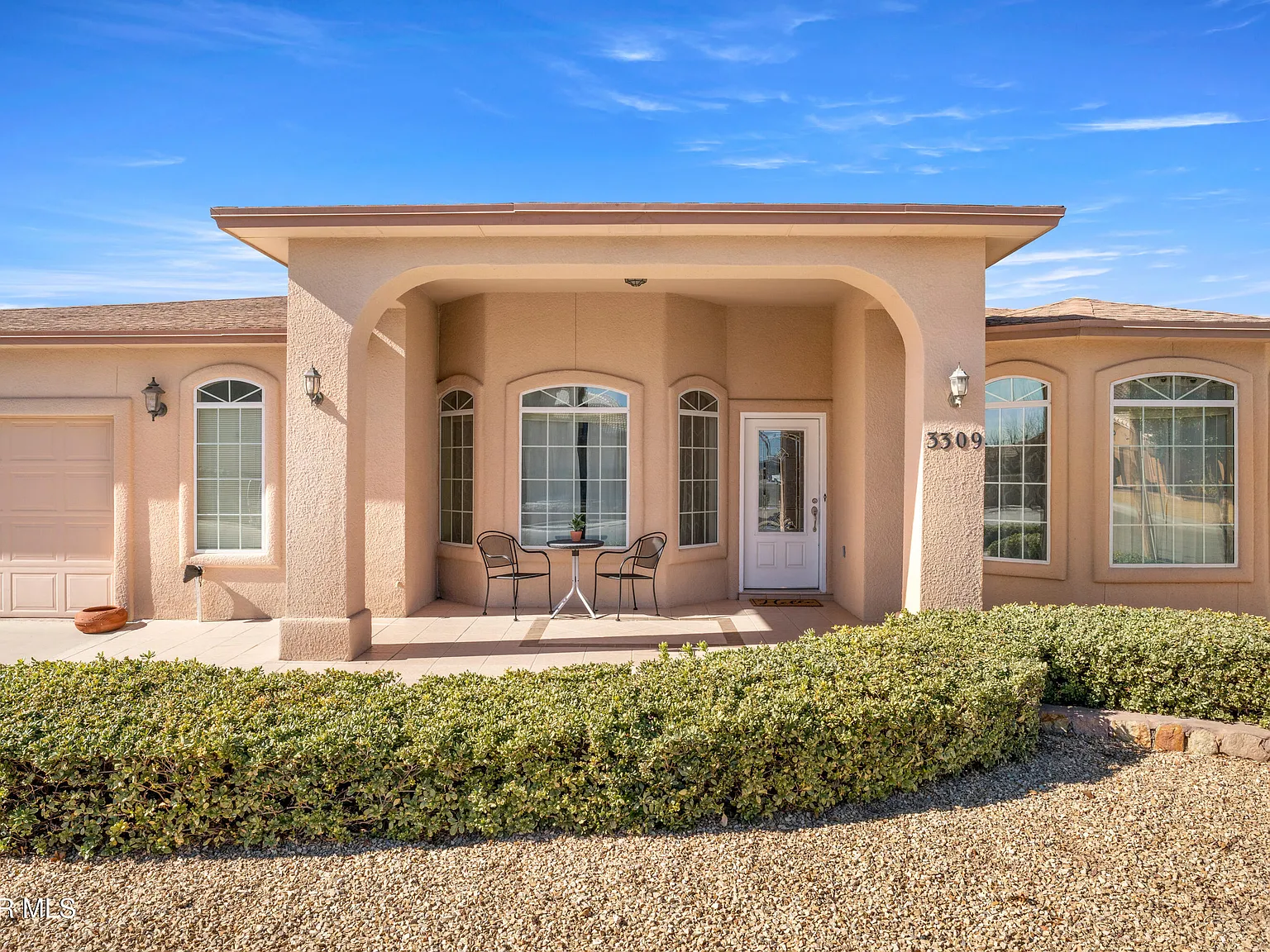 4 bed, 2.0 bath, 2555 sqft, $2,850 — Photo 2