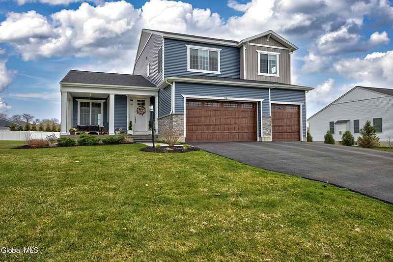 4th image of 10 Penfield Drive