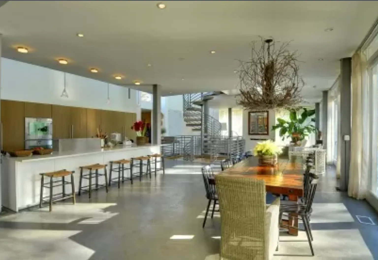 Spacious & Elegant in Sagaponack South — Photo 3