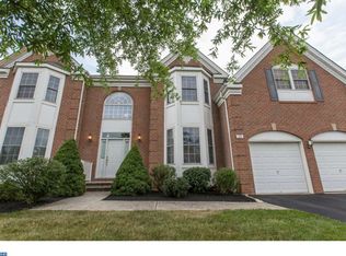 29 Primrose Ln, Huntingdon Valley, PA 19006