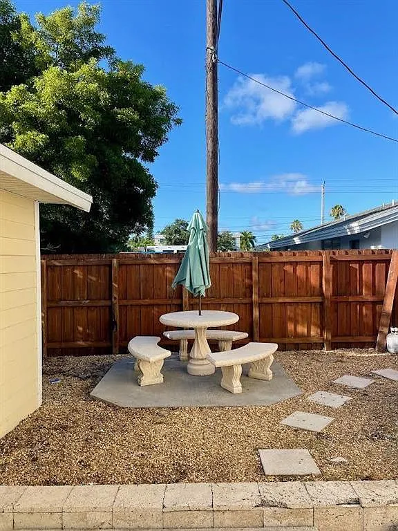 1 bed, 1.0 bath, 600 sqft, $1,750 — Photo 2