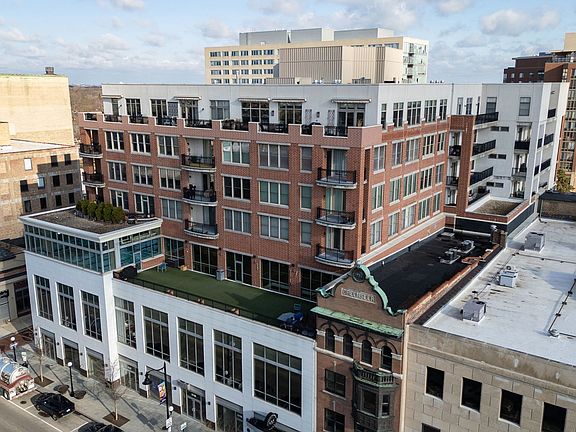 3rd image of 1124 Lake St #511