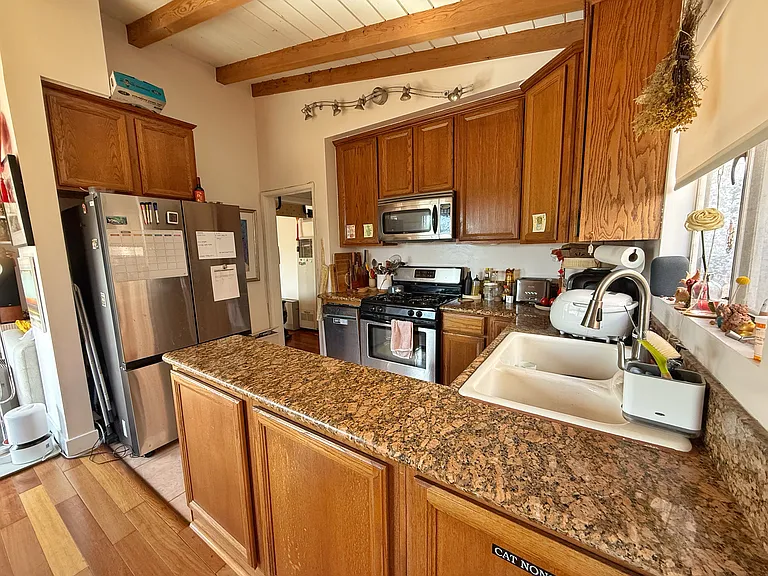 1231 Montecito Dr — Photo 7