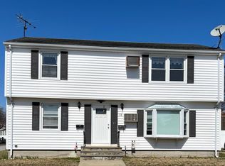 12 Cute St FLOOR 2, Pawtucket, RI 02860