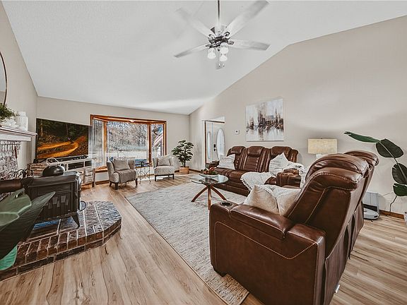 5th image of 10 Newburgh Dr