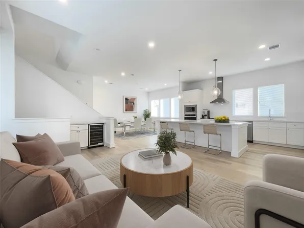 7711 Westside Villas Ln, Houston, TX 77055