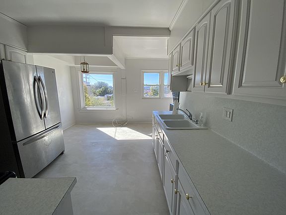 5th image of 4288 Cleveland Ave #1