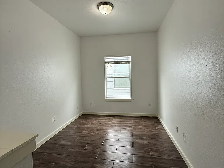 913 Ogden St — Photo 15