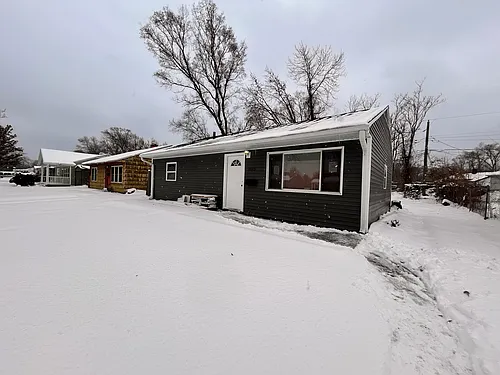2025 Central Dr Photo 1