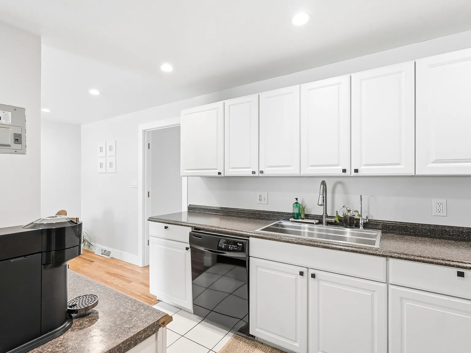 3 bed, 1248 sqft, $2,950 — Photo 3
