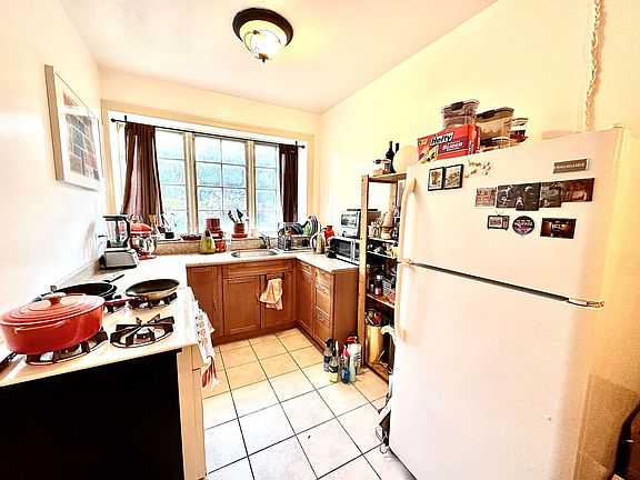 5th image of 154 18th St #A