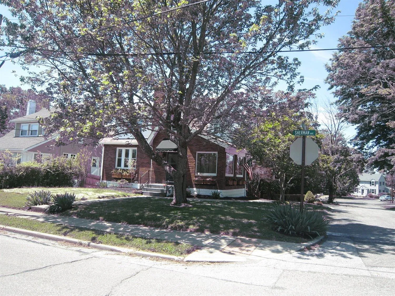 161 Sherman Ave photo 1