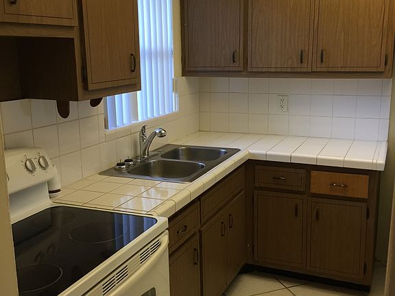 4th image of 1286 NE 30th St APT 4
