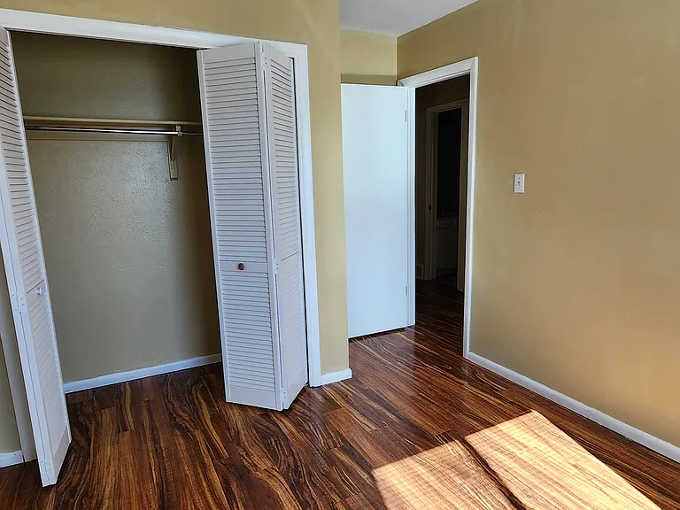 188 Paris Cir — Photo 16