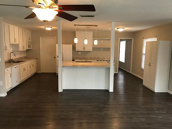 3rd image of 1101 Viking Dr