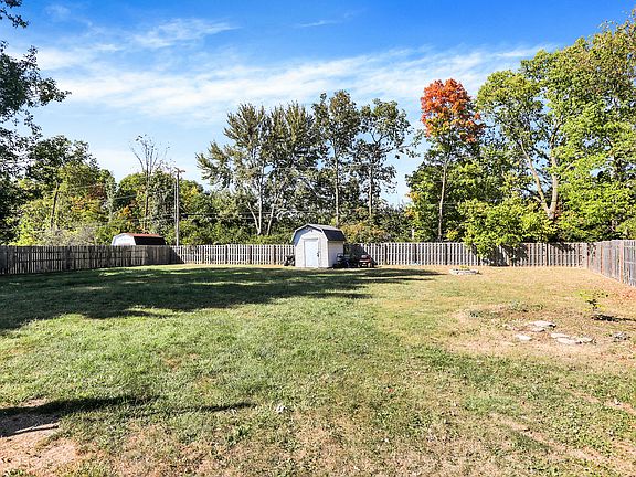 3rd image of 326 Fox Cir