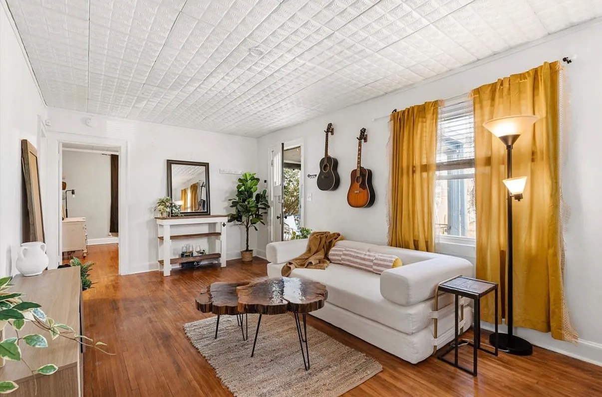 2 bed, 852 sqft, $2,400 — Photo 3