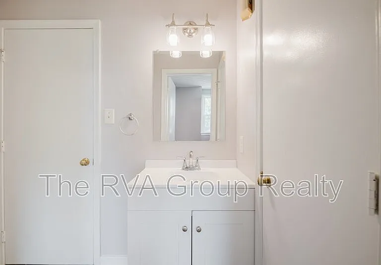 3807 Woodlawn St #8 — Photo 18