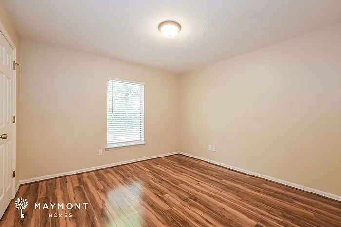 909 Lake Lindley Dr N — Photo 10