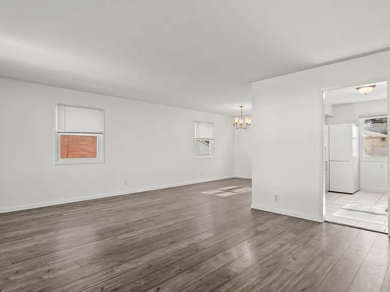 2054 Brentwood Dr — Photo 9