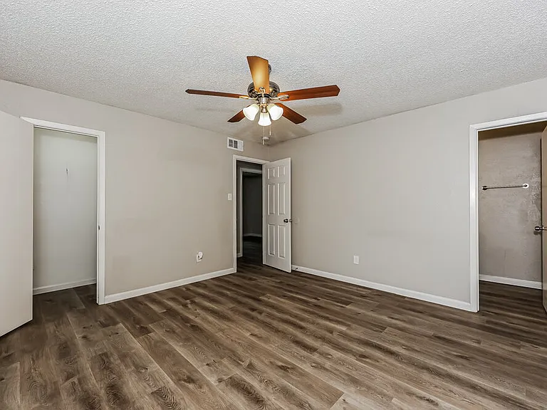 933 Lemontree Dr — Photo 10