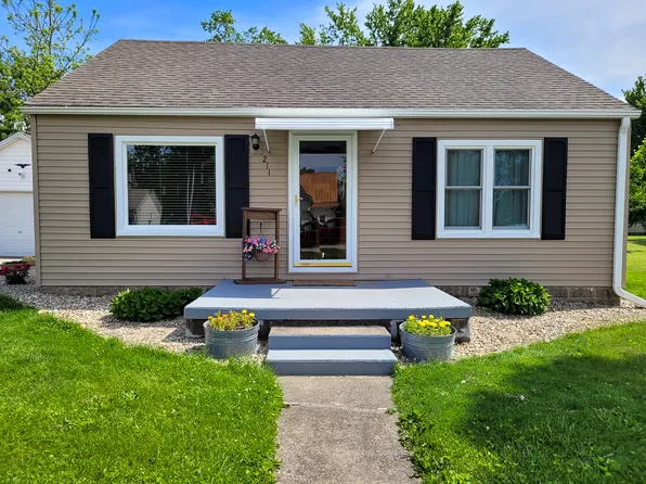 211 W Main St, New Market, IN 47965