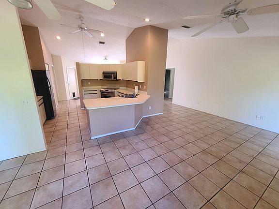 2nd image of 3972 Palau Dr