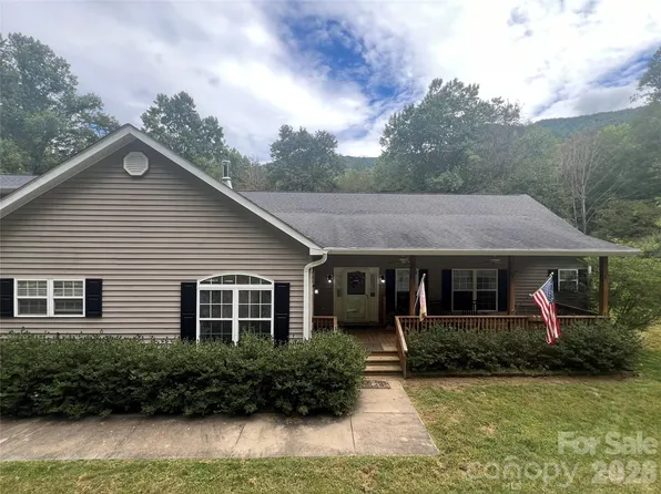 201 S Face Ln, Burnsville, NC 28714