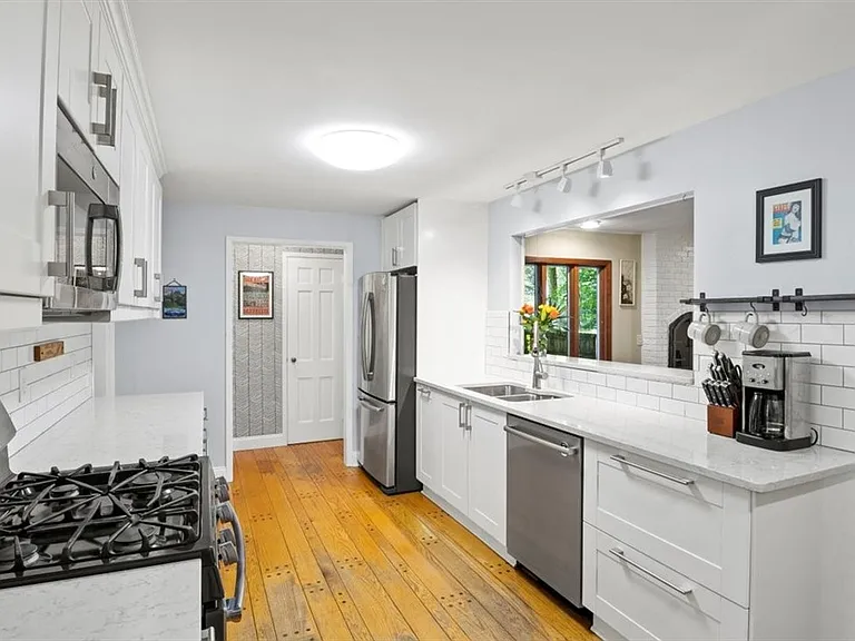 485 Oakridge Dr — Photo 16
