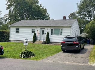 135 Macon Dr, Bridgeport, CT 06606