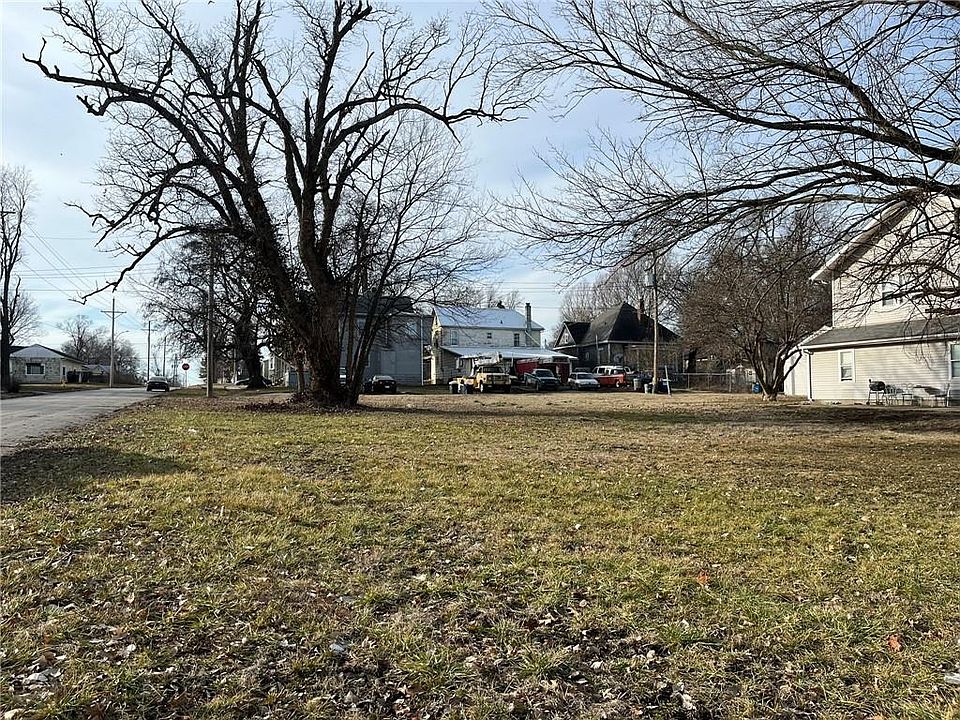1st image of 8 N Diamond St