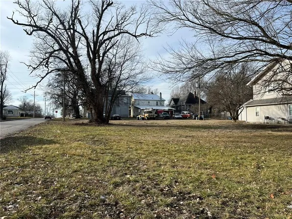 8 N Diamond St, Paola, KS 66071