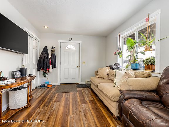 4th image of 200 Aspen Meadows Rd