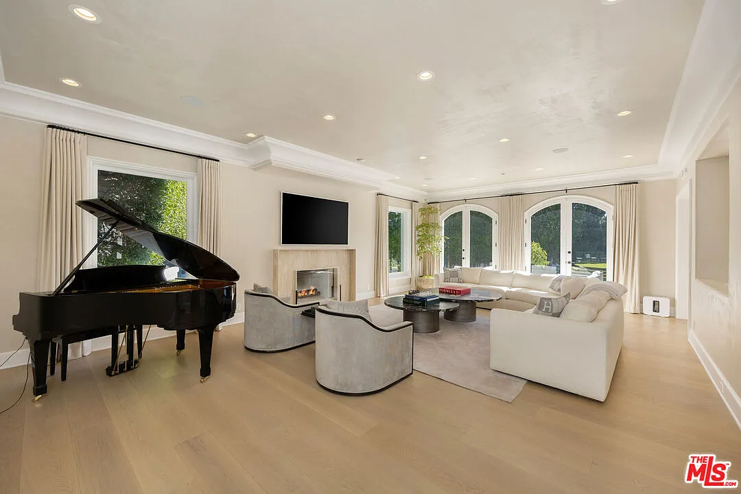 6 bed, 8.0 bath, 7500 sqft, $125,000 — Photo 2