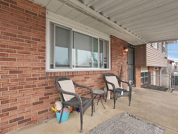 3rd image of 631 Harland Dr