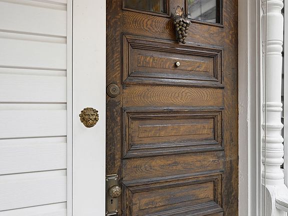 3rd image of 422 Hastings St