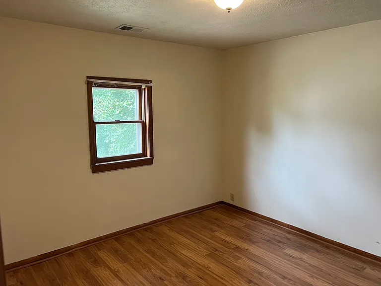 516 E South St #3 — Photo 10