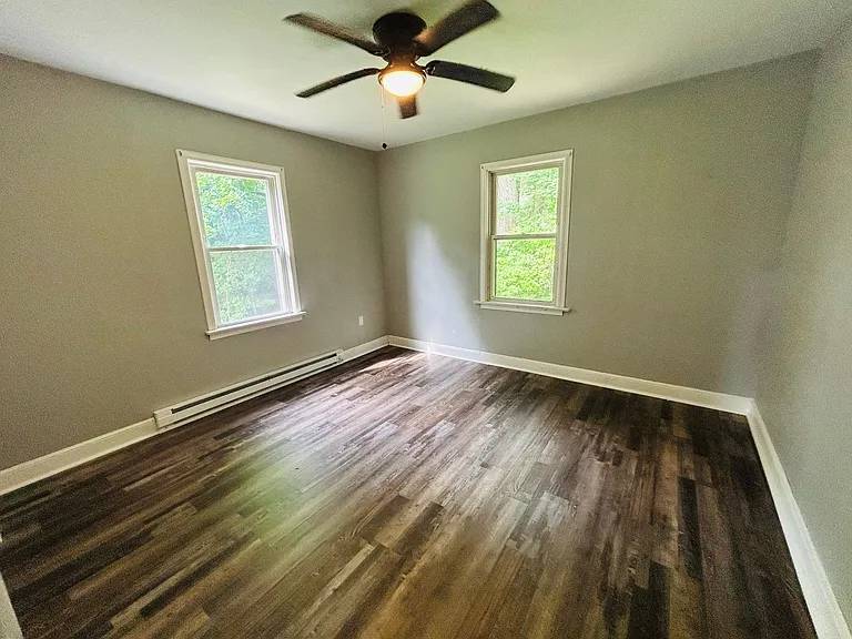 355 E Brown St — Photo 10