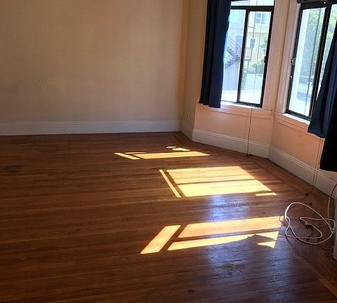 2nd image of 2453 Lombard St APT 201