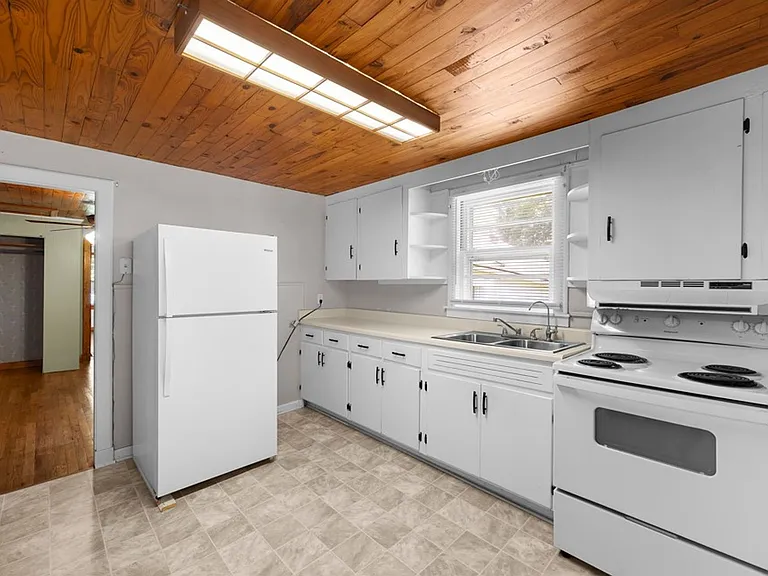 20 Webber St — Photo 4