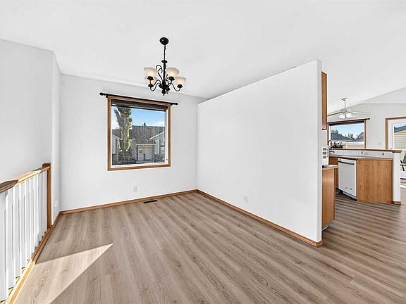 4th image of 36 N Lister Cres