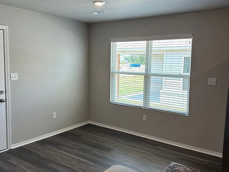 203 Logan Dr — Photo 12