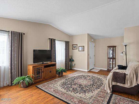 5th image of 902 Vista Montana