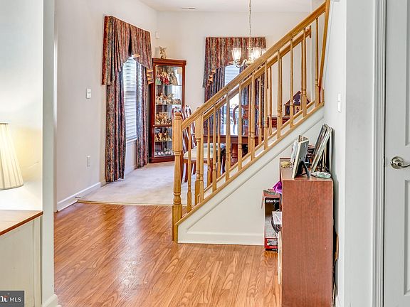 5th image of 222 Gladstone Way