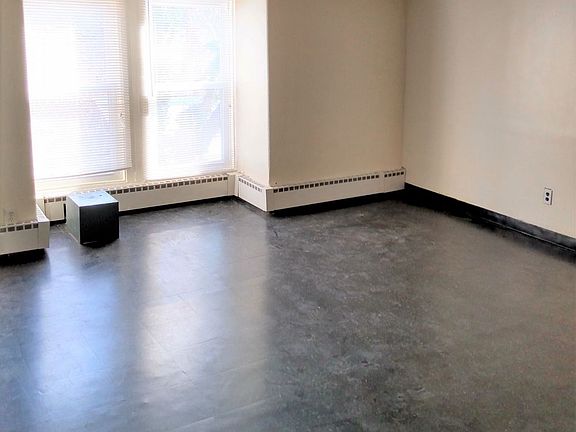 4th image of 1304 Oak Ln APT 3E