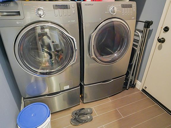 4th image of 433 N Londonderry Ln Unit B