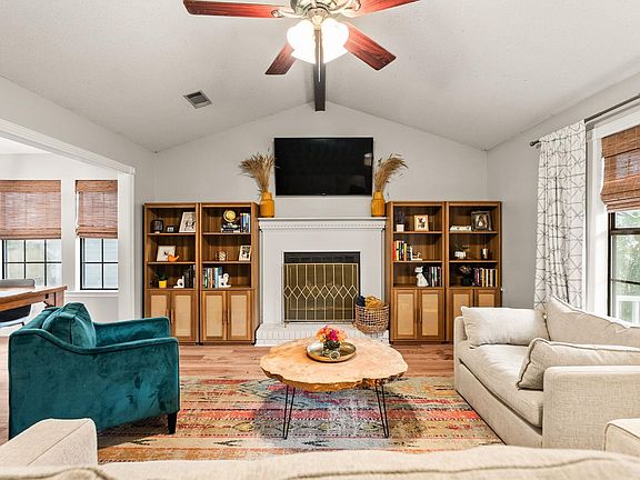 3rd image of 2 Cedar Ridge Ct
