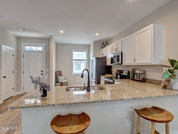 5th image of 607 Windsurfing Ln